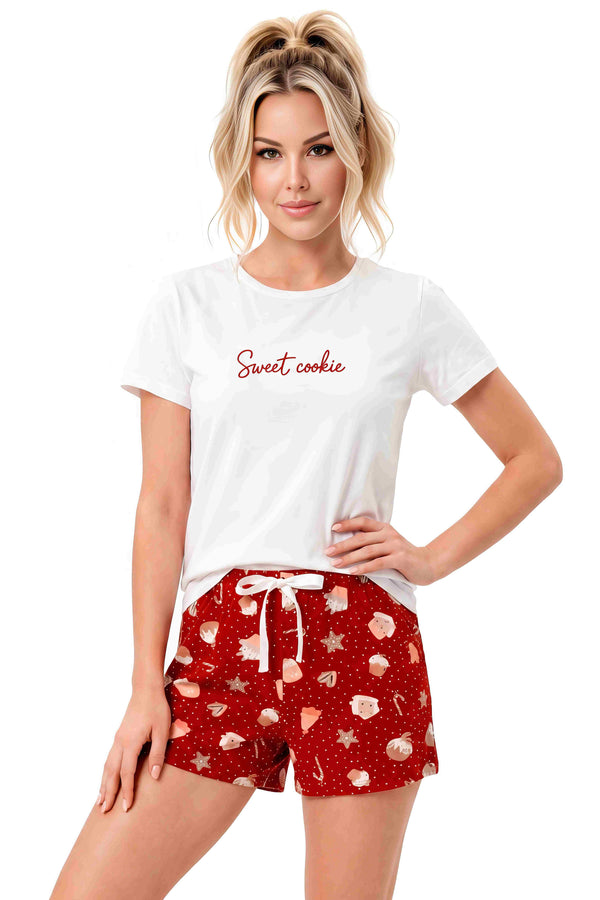 Pijama Cookie short ecru — tricou cu mânecă scurtă și decolteu rotund, pantaloni scurți cu imprimeu turtă dulce, mărimi 36/S–44/XXL