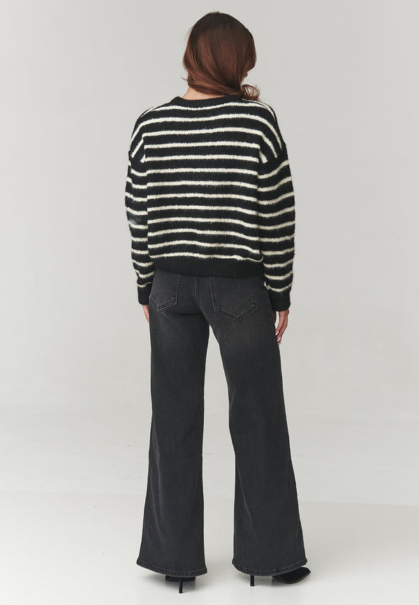 Pulover damă, tricot moale cu dungi și nasturi aurii – C23