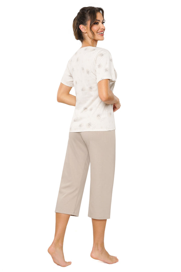 Pijama damă din bumbac bej cu imprimeu delicat și pantaloni trei-sferturi, model Sandi