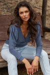 Dopasowana bluzka damska z bufiastymi rękawami denim NU461