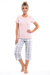 Pijamă bumbac damă Dani 3/4 roz pudrat, bluză reiată și pantaloni trei sferturi